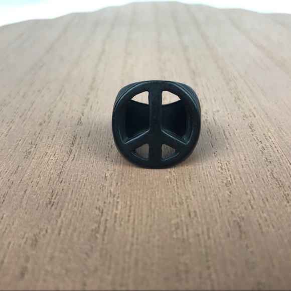 🚫SOLD🚫 Black Peace Sign Metal Ring Size 6 or - Picture 9 of 14